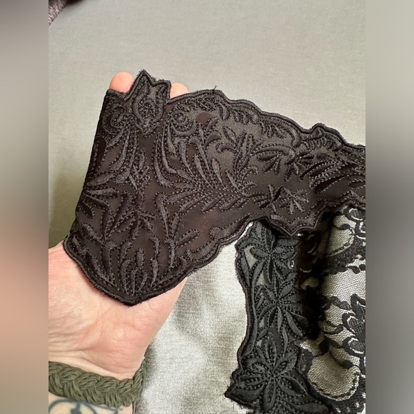 Silver overbust corset with lace cap sleeve - Picture 2 of 7